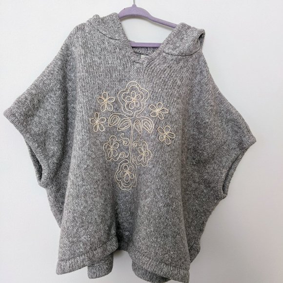 Osh Kosh Embroidered Poncho Sweater - size 5T - Picture 2 of 8